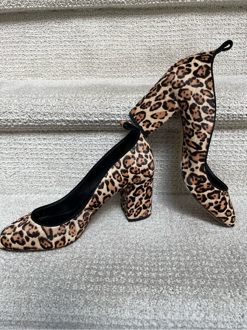 White House Black Market Leather Hair Leopard Print Rounded Toe Heeled Shoes